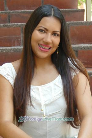 190058 - Karelys Age: 34 - Colombia