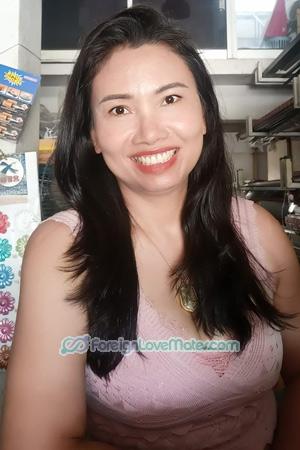 196082 - Punyanuch (Kung) Age: 54 - Thailand